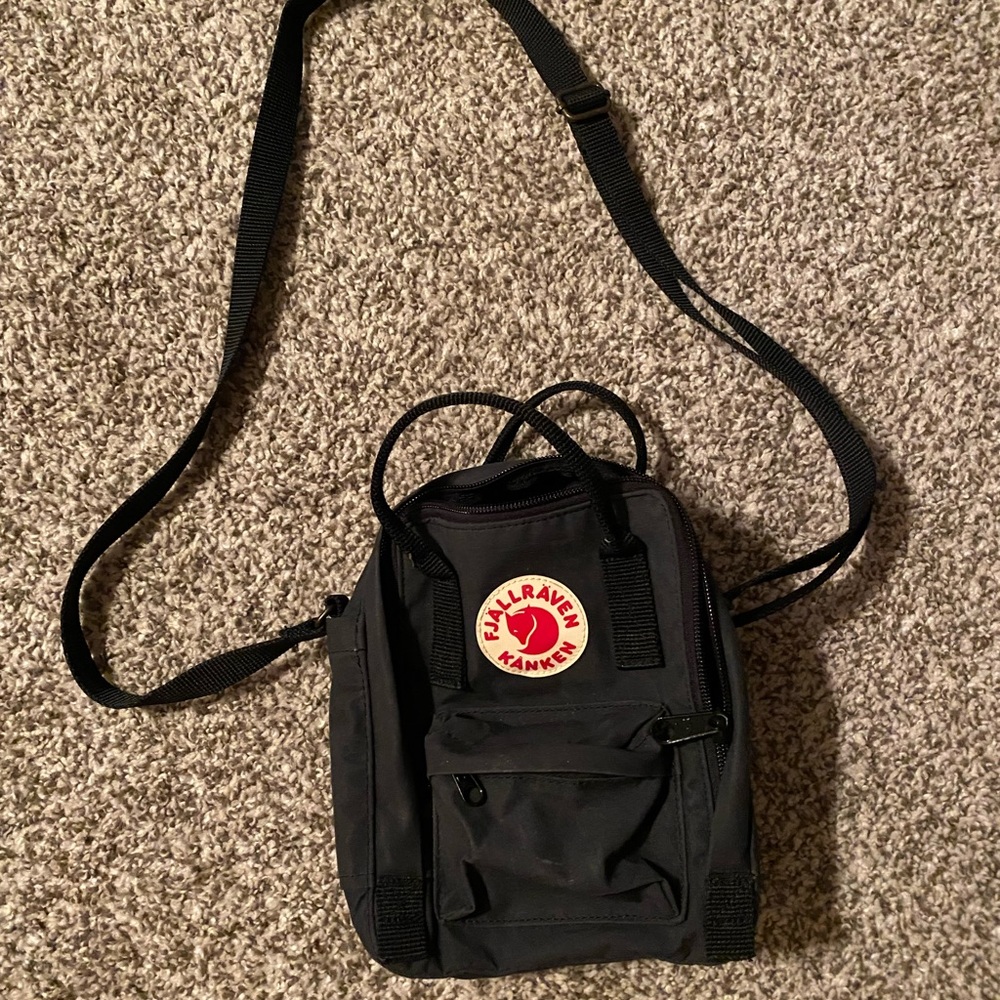 Fjällräven Kånken Black Mini Crossbody